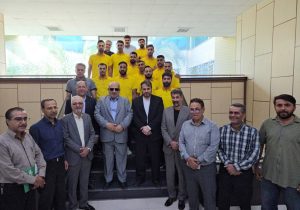 فوتبالیست‌های نیشکر با پرچم ایران راهی رقابت‌های جهانی دبی شدند