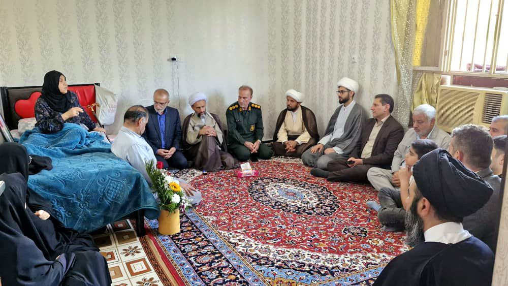 دیدار اعضای ستاد یادواره شهدای امر به معروف و نهی از منکر با خانواده  شهید عبدالرضا بهمئی دومین شهید امر به معروف خوزستان