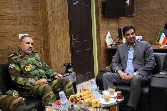 دیدار فرمانده قرارگاه منطقه‌ای جنوب‌غرب آجا با سرپرست بنیاد شهید و امور ایثارگران خوزستان