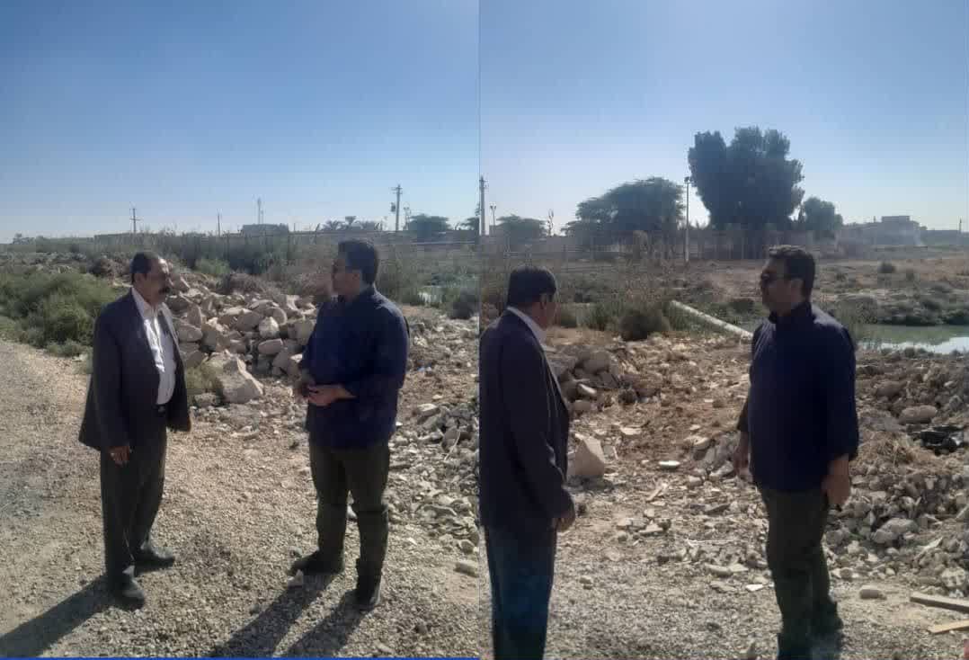بازدید معاونت خدمات شهری شهرداری کوت عبدالله و عضو شورای اسلامی شهر از کانال‌های خروجی سطح شهر به‌منظور آمادگی برای فصل بارندگی‌