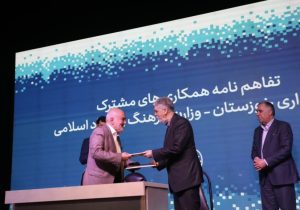 امضای تفاهم‌نامه ۲۵۰۰ میلیارد ریالی بین استانداری خوزستان و وزارت ارشاد / پوشش بیمه‌ای هزار هنرمند خوزستانی با تفاهم‌نامه وزارت ارشاد و استانداری / مرمت موزه هنرهای معاصر اهواز با اعتبار ۱۲۵۰ میلیارد ریالی کلید خورد