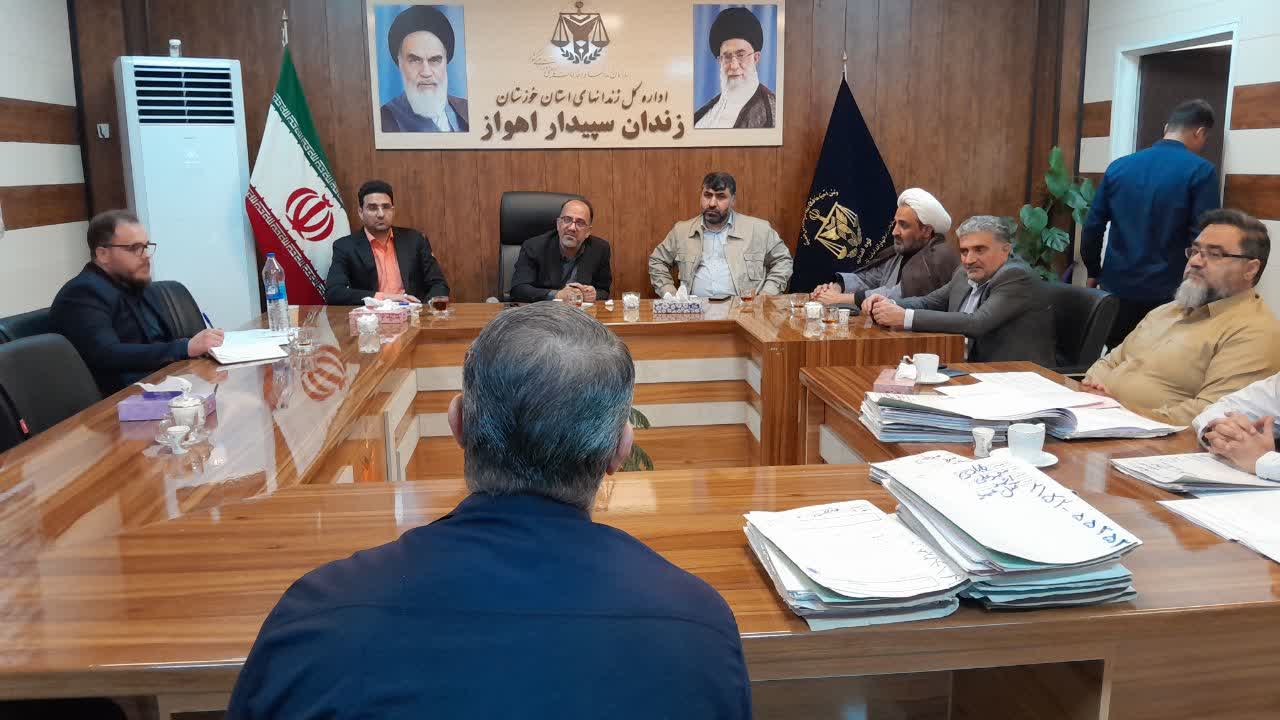 دادستان مرکز خوزستان در بازدید از زندان سپیدار اهواز با ۳۰ مددجو دیدار و گفتگو کرد دادستان مرکز خوزستان در بازدید از زندان سپیدار اهواز با ۳۰ مددجو دیدار و گفتگو کرد
