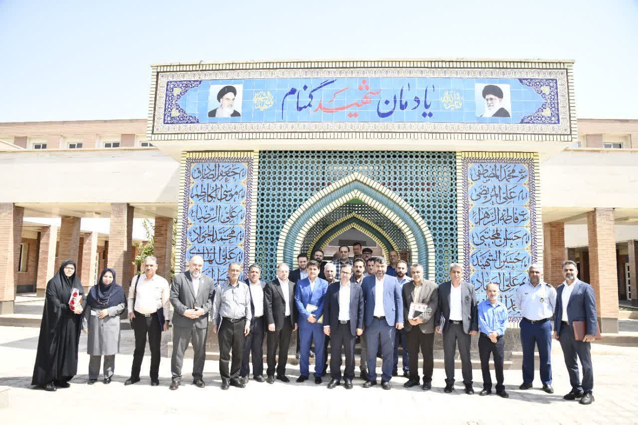 آزادگان سرافراز قهرمانان واقعی و اسوه صبر و استقامت و پایداری هستند