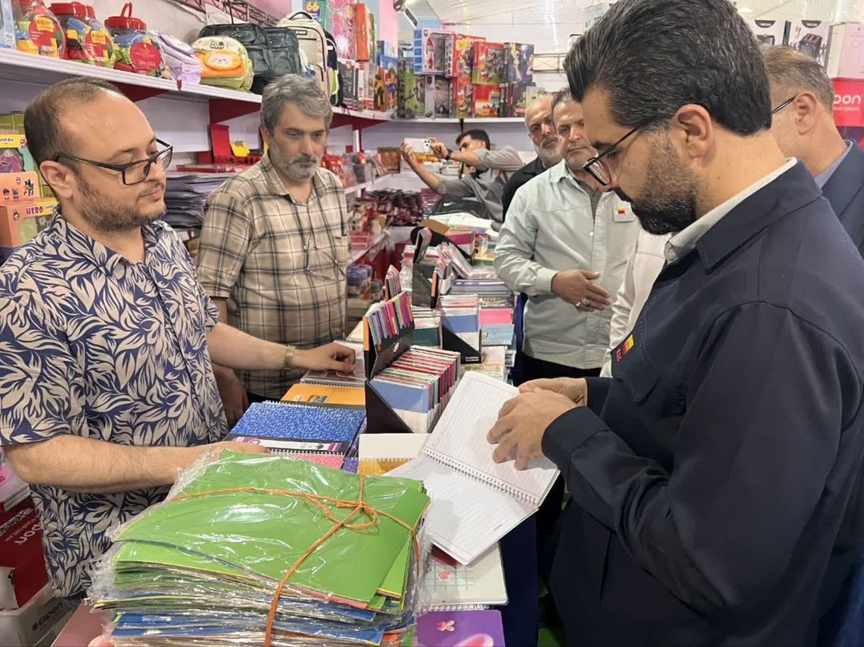 نمایشگاه نوشت‌افزار و ملزومات دانش‌آموزی ویژه خانواده بزرگ فولاد خوزستان افتتاح شد