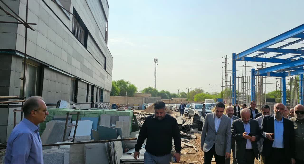 وزیر کار از پروژه مرکز فوقتخصصی قلب ولیعصر(عج) خرمشهر بازدید کرد