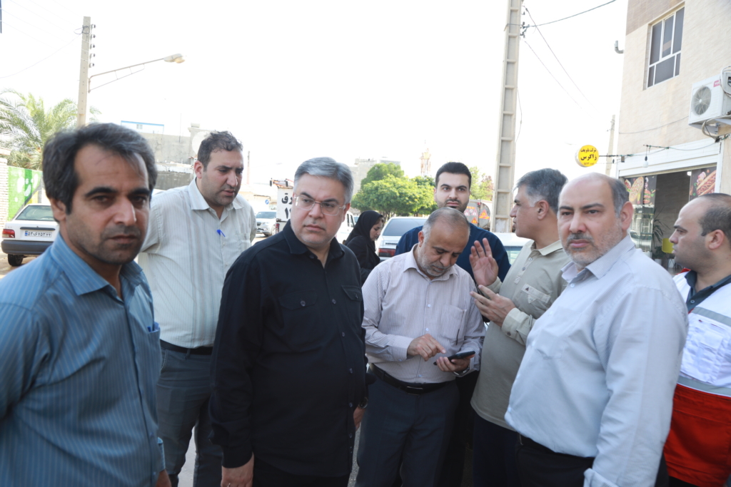 نظارت میدانی معاون عمرانی استاندار خوزستان تا پایان عملیات رفع آبگرفتگی معابر ایذه