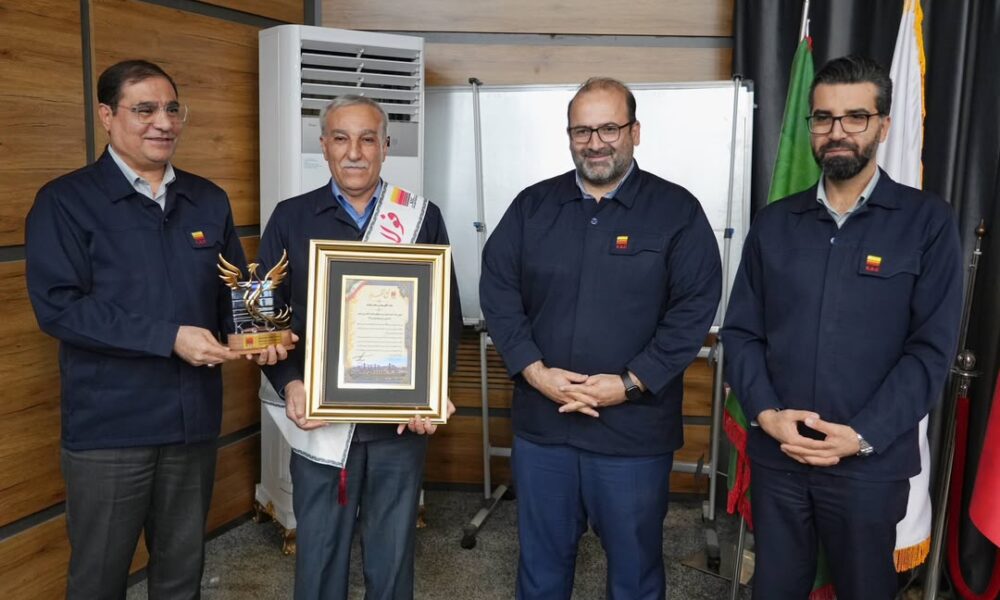 «استاد سازندگی» در طوفان بحران؛ تجلیل مدیران ارشد فولاد خوزستان از مزیت رقابتی غیرقابل کپیبرداری