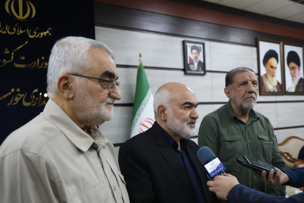 سفر اعضای کمیسیون امنیت ملی مجلس به اهواز / استاندار: خوزستان همواره سد مستحکم در برابر دشمنان بوده است / ملت بزرگ ایران با پشتیبانی از رهبری، پیروز میدان خواهد بود