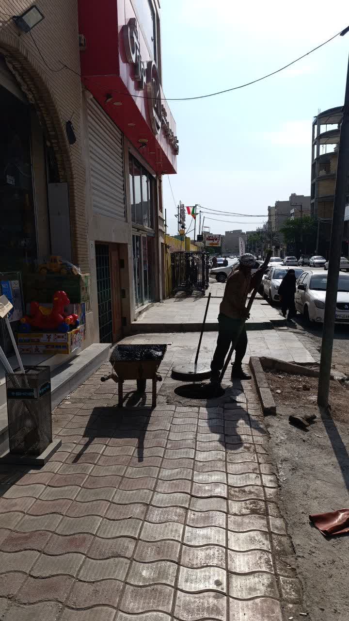 تداوم عملیات لایروبی و شست‌وشوی شبکه فاضلاب در مناطق چهارگانه اهواز